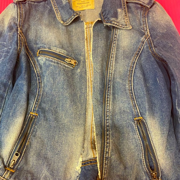 Large Jean jacket from Zara. - Picture 4 of 9